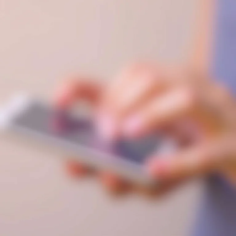 Dedos tocando na tela de um smartphone, destacando a seleção de diferentes tipos de chave Pix